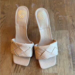 Vince Camuto Tan Sandals Elegant Design